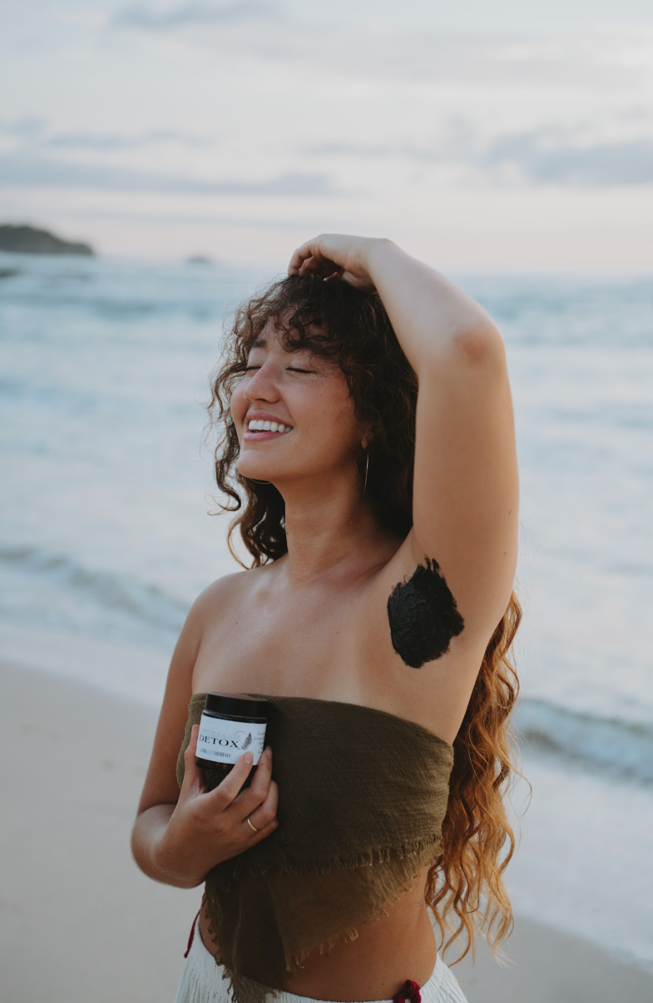 Underarm Detox Mask with montmorillonite clay, turmeric, amla, and activated charcoal for toxin extraction and gentle brightening